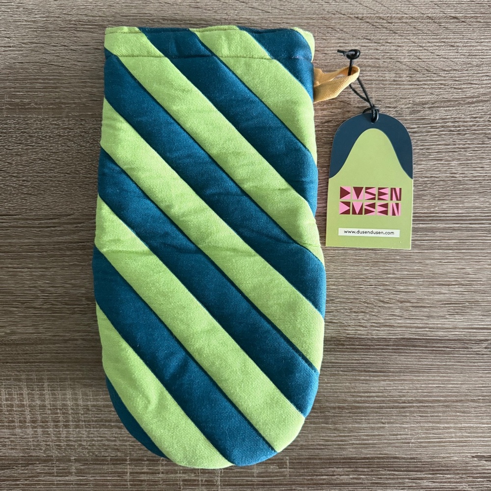 NWT Dusen Dusen Brioche Oven Mitt - Vibrant Stripe Pattern